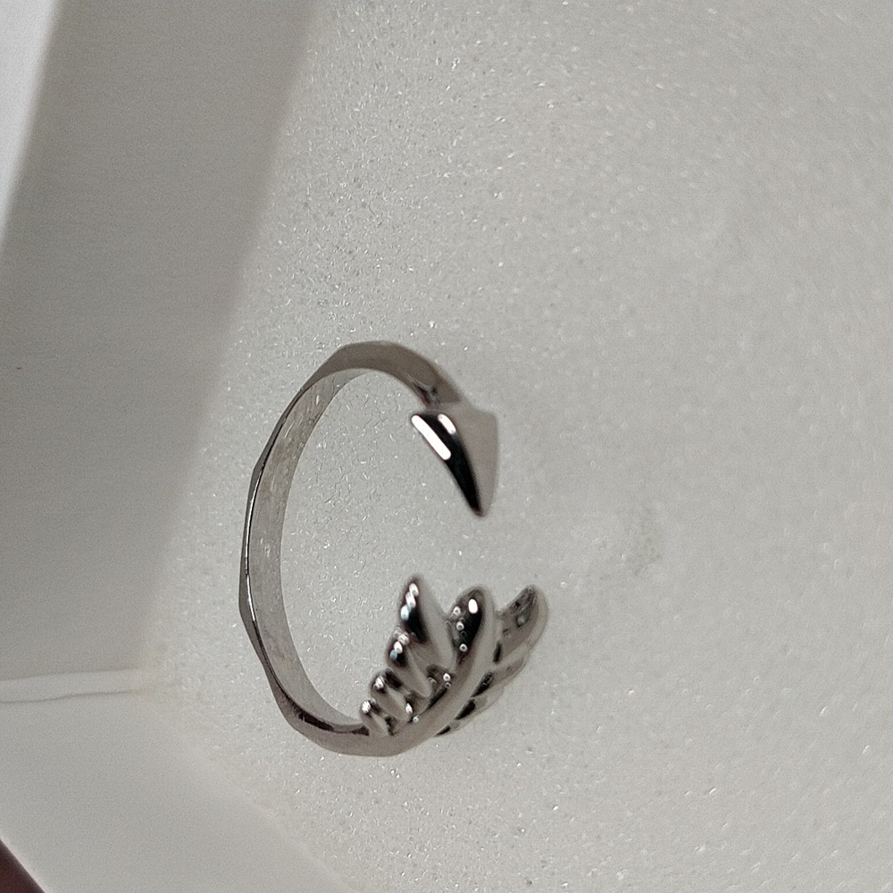 Stella and dot arrow ring silver S/M